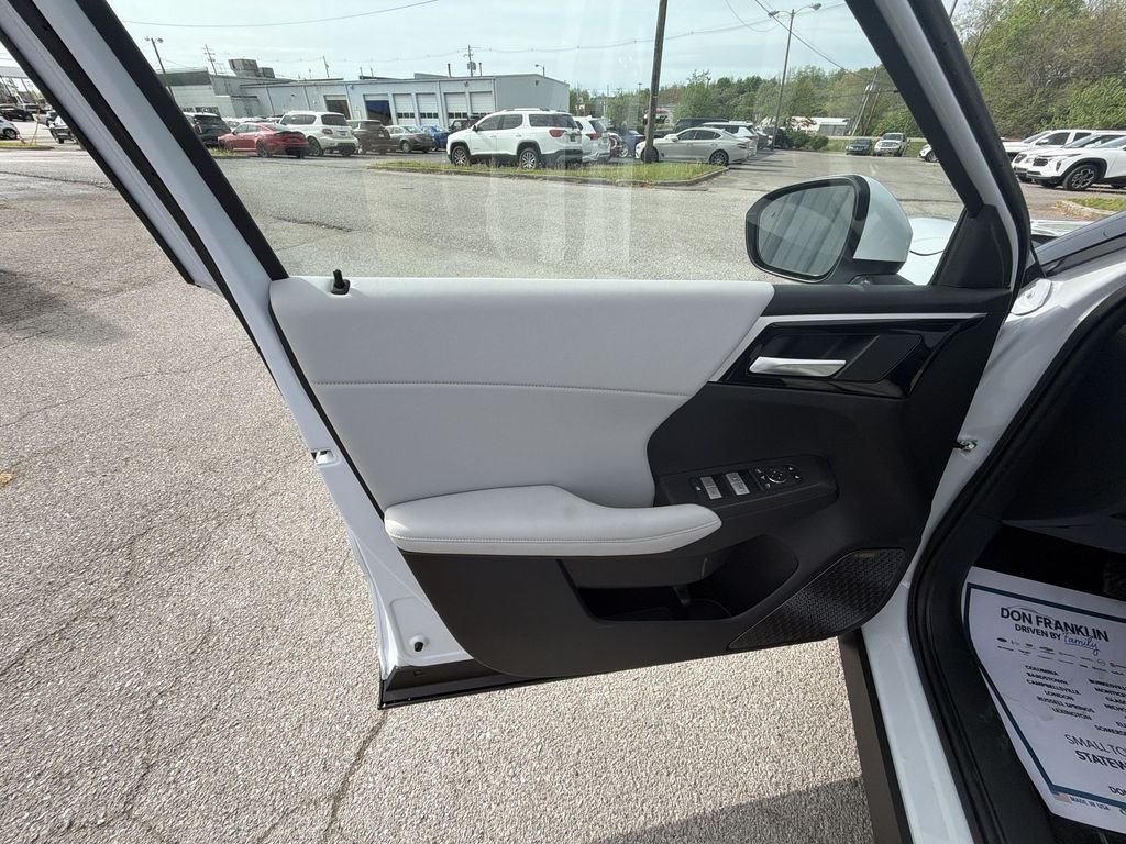 New 2026 White Mitsubishi SE image 13