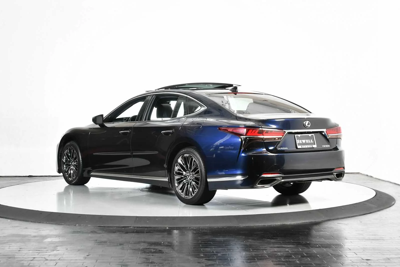 Used 2018 Nightfall Mica Lexus  image 4