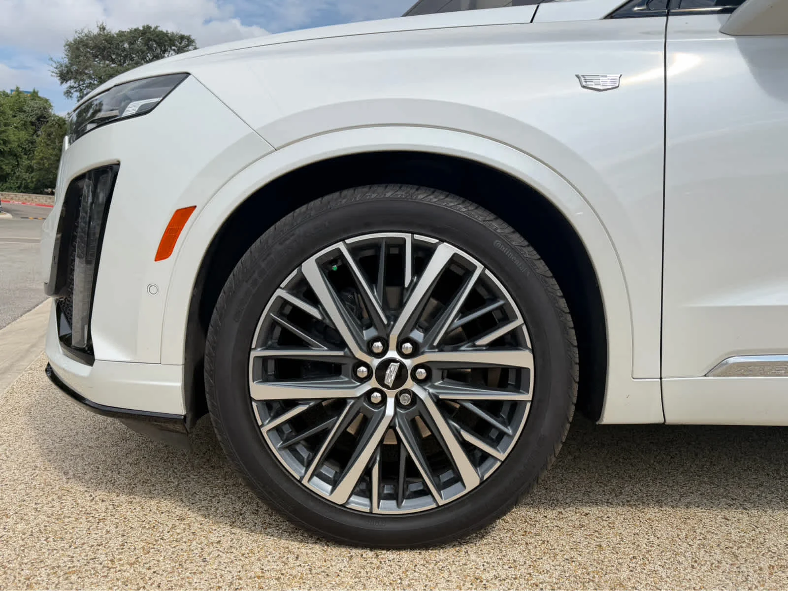 Used 2021 Crystal White Tricoat Cadillac Sport image 10