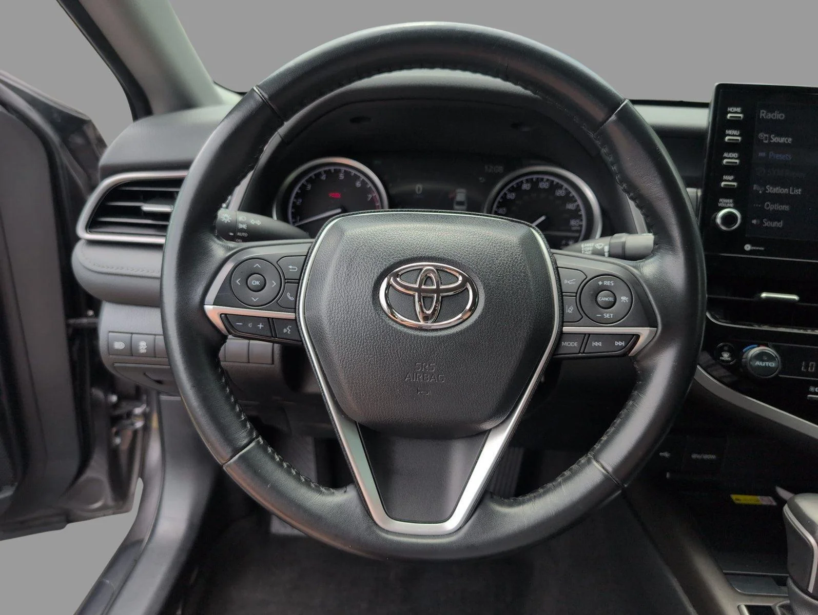 Used 2024 Predawn Gray Mica Toyota XLE image 28