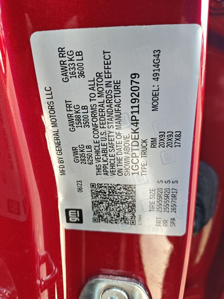 Used 2023 Red Chevrolet Z71 image 26