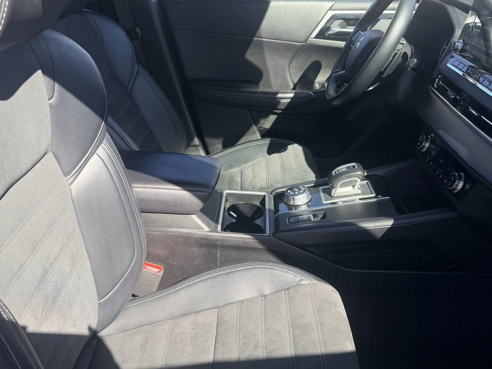 Used 2024  Mitsubishi SE image 8