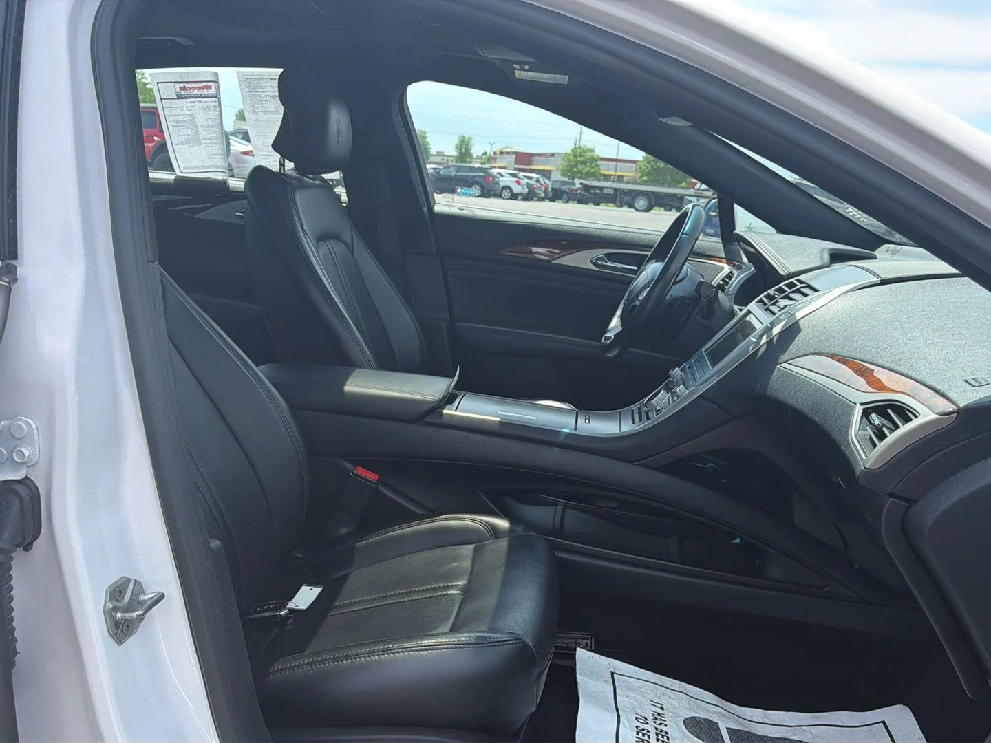 Used 2017 White Platinum Metallic Tri-Coat Lincoln Reserve image 20