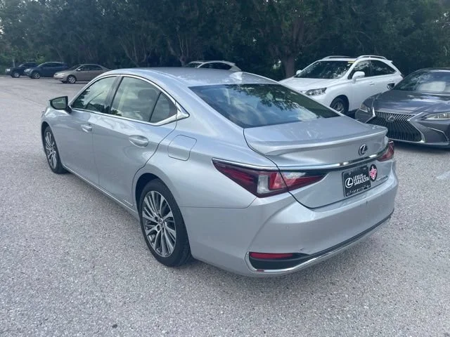 Used 2019 Silver Lexus ES 300h image 4