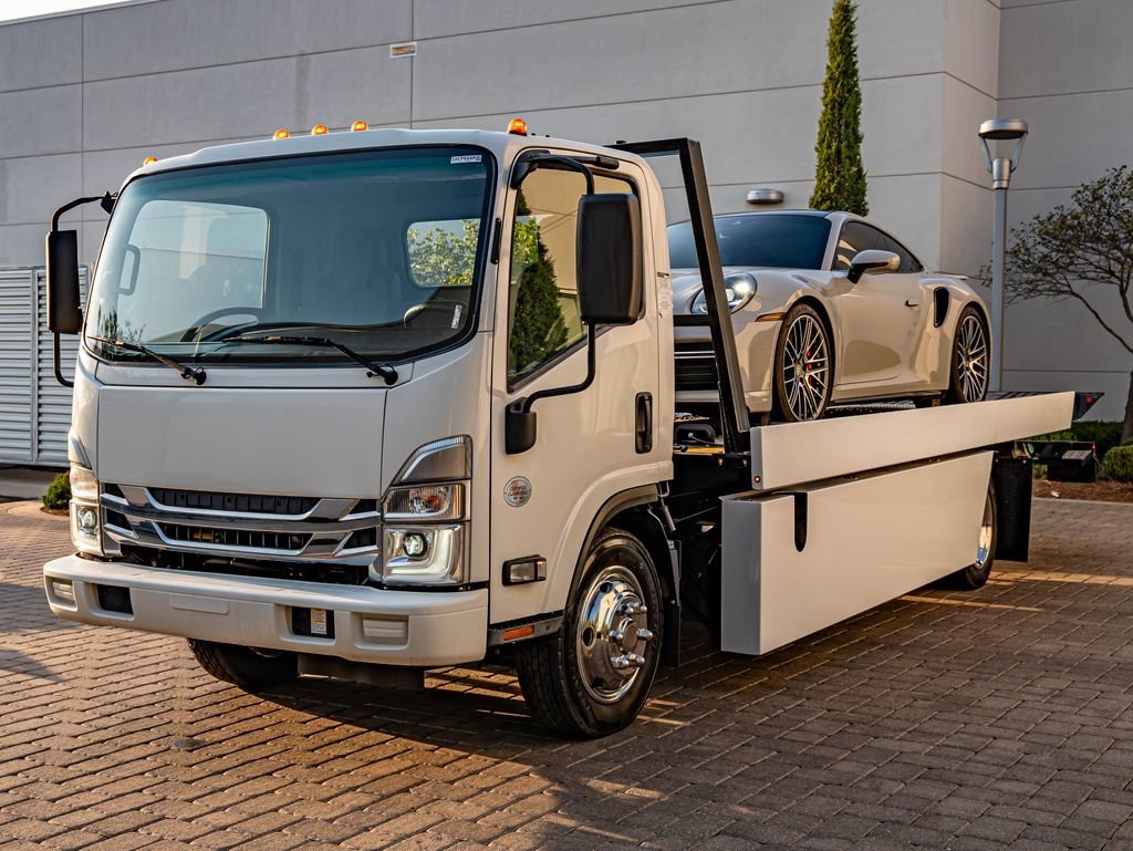 Used 2022 White Isuzu  image 1