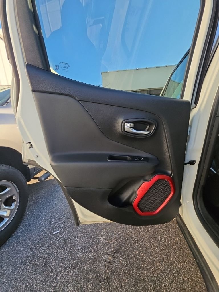 Used 2018 White Jeep Trailhawk image 16