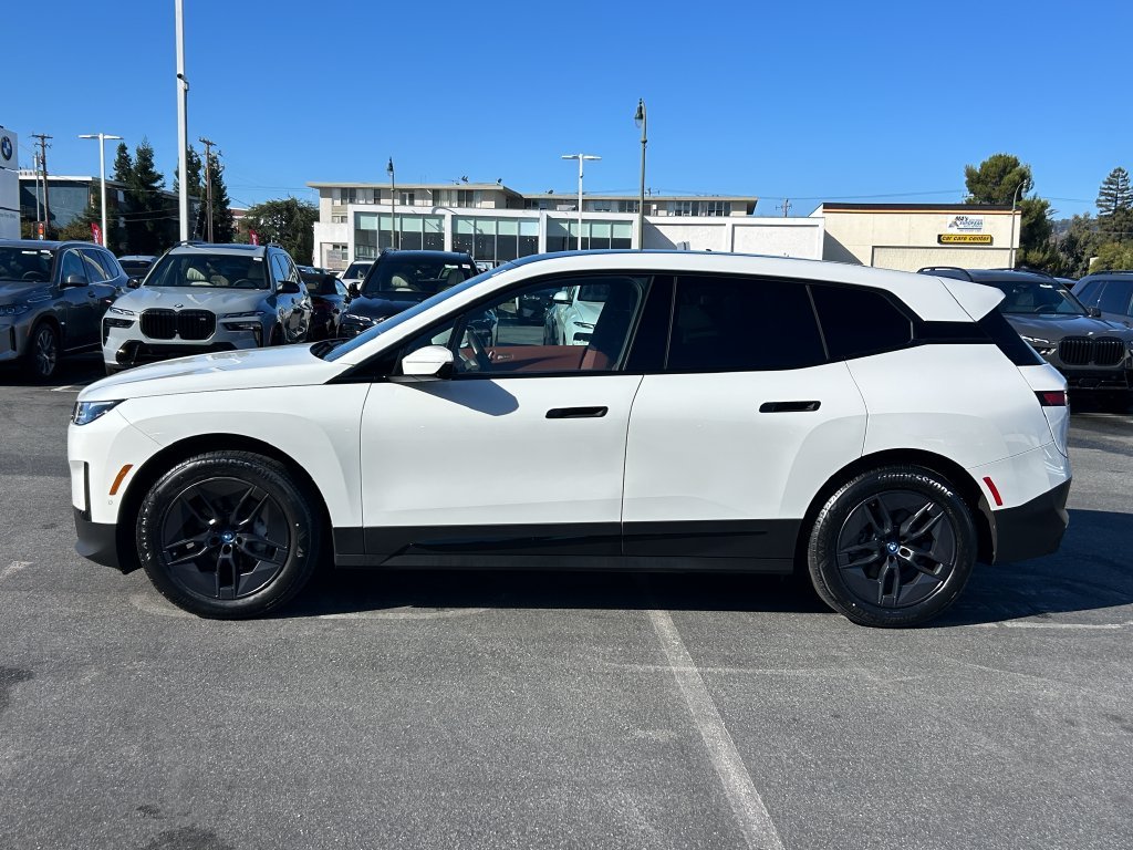 Certified Used 2024 Alpine White BMW xDrive50 image 2