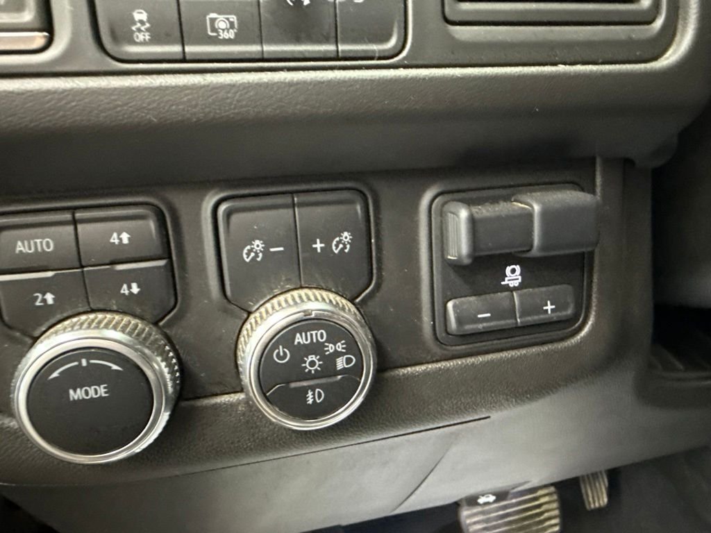 Used 2022 Black GMC SLT image 29