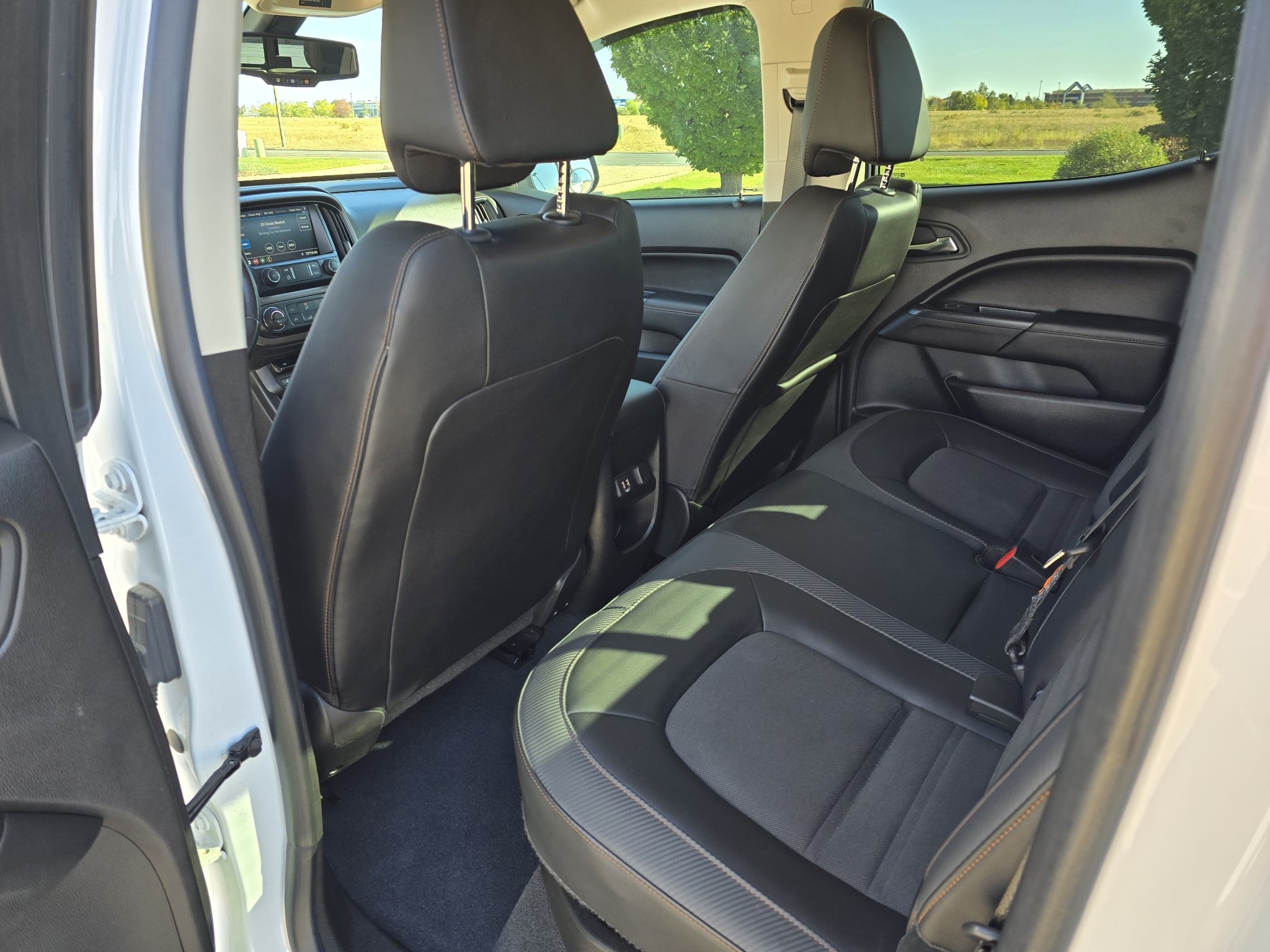 Used 2021 Summit White GMC 4WD AT4 w/Cloth image 16