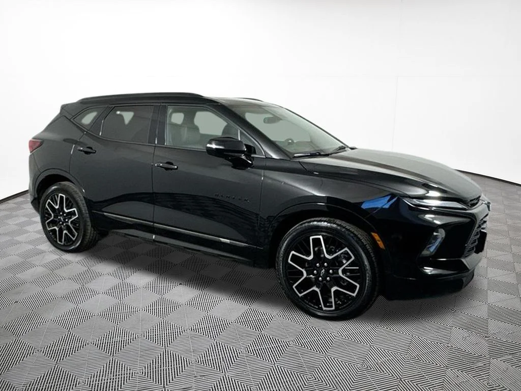 Used 2023 Black Chevrolet RS image 5