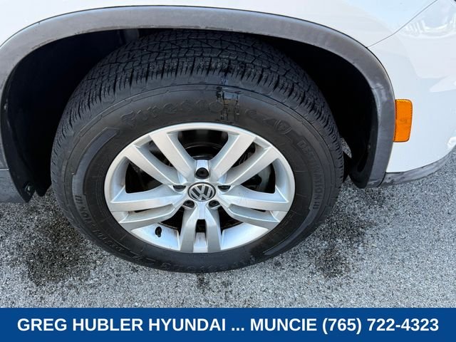 Used 2012 White Volkswagen S image 7