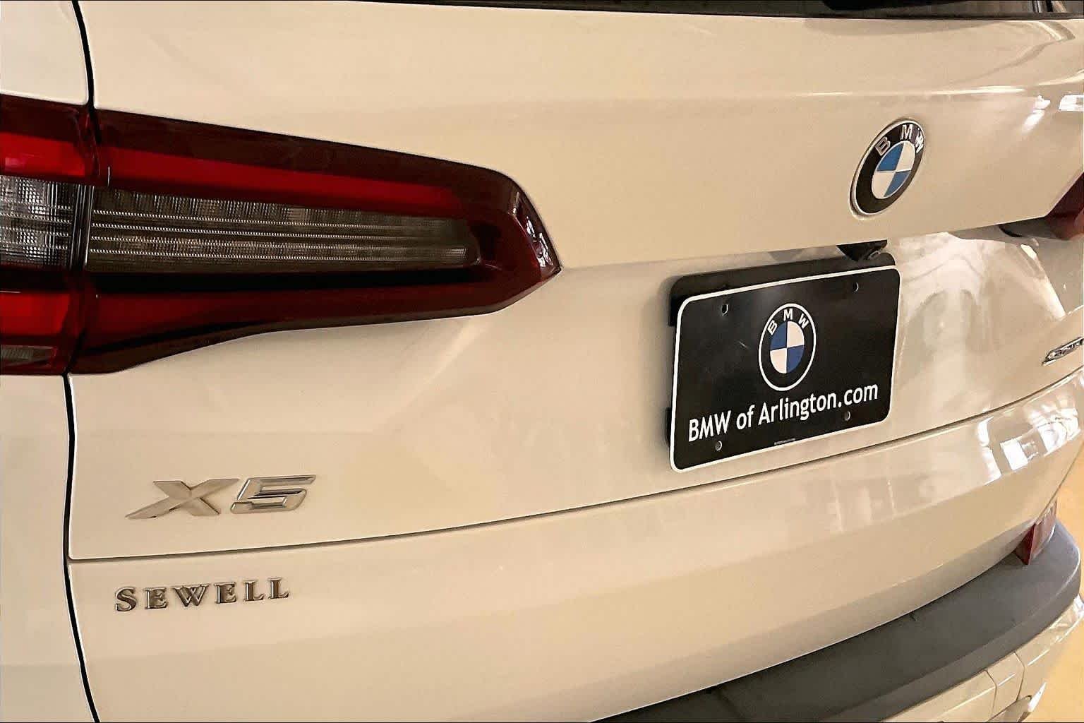 Used 2021 Mineral White Metallic BMW sDrive40i image 31