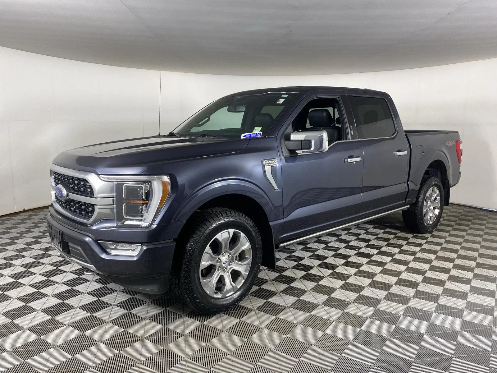Used 2021 Smoked Quartz Metallic Tinted Clearcoat Ford Platinum image 6
