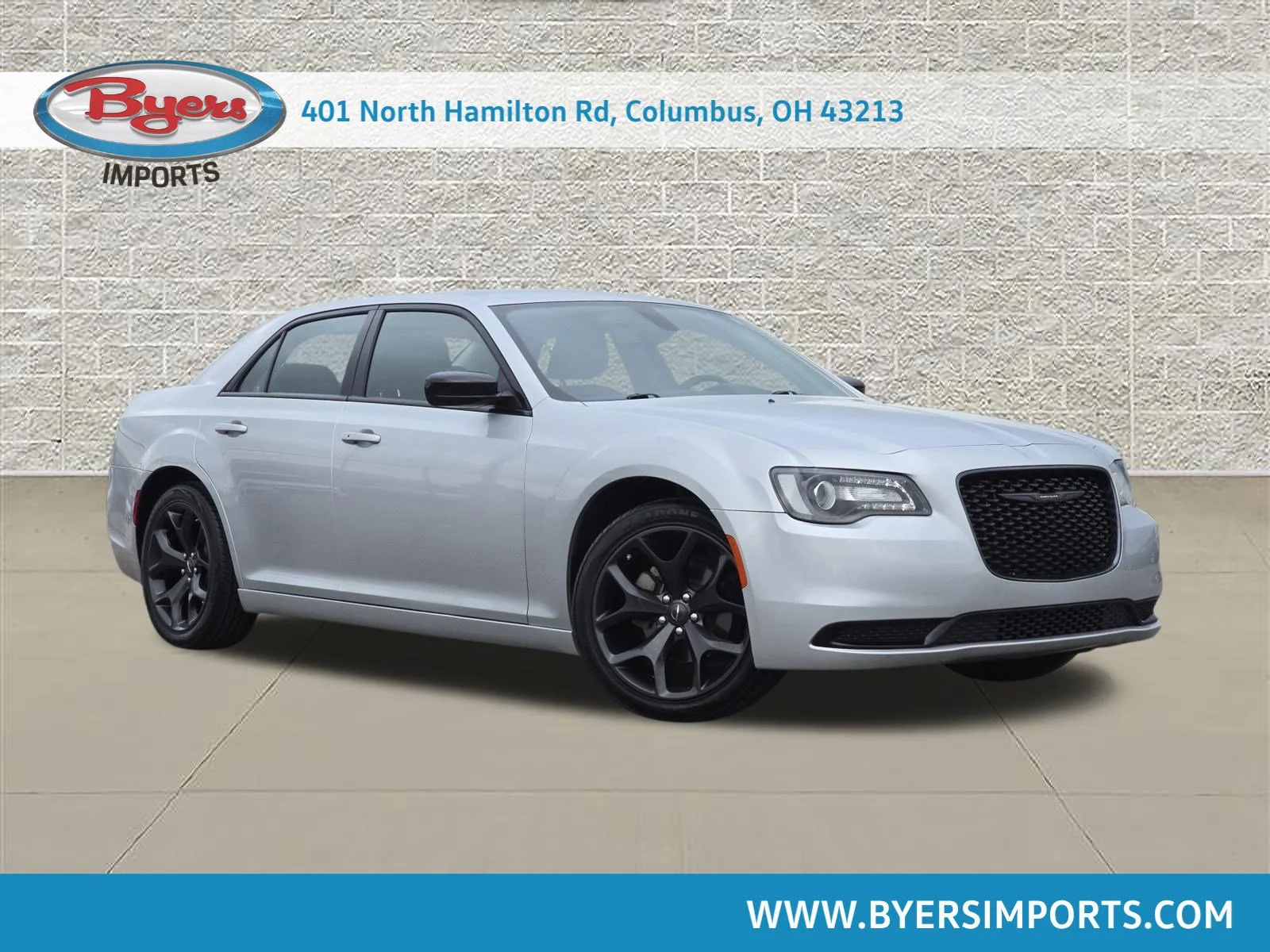 2023 Chrysler 300 Touring's photo
