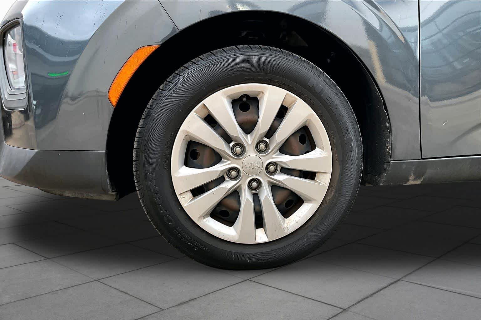 Used 2020 GREY Kia LX image 11