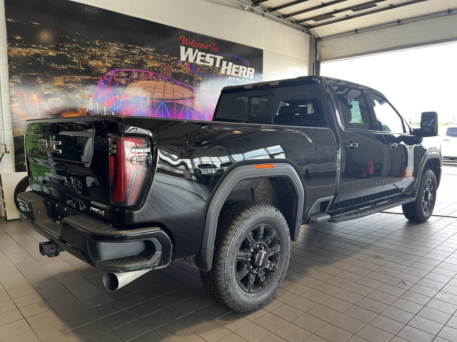 Used 2025 Onyx Black GMC AT4 image 8