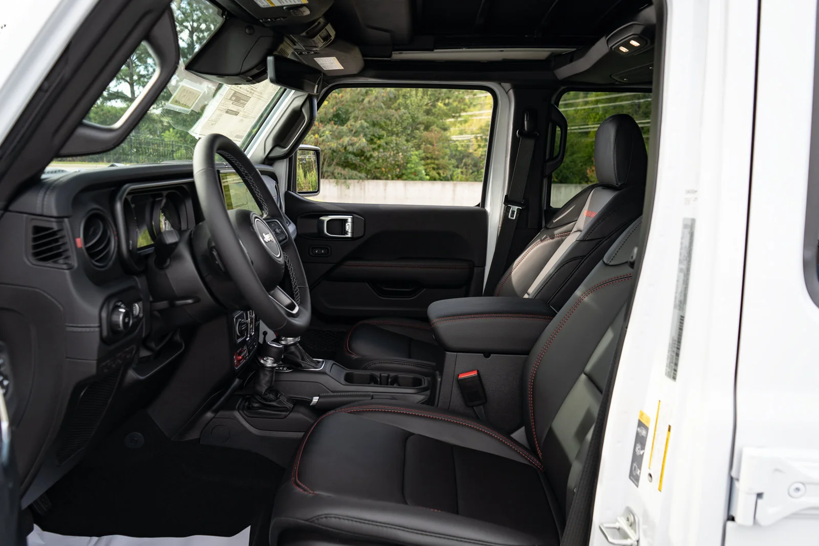New 2027 Bright White Clear-Coat Paint Jeep Rubicon X image 27