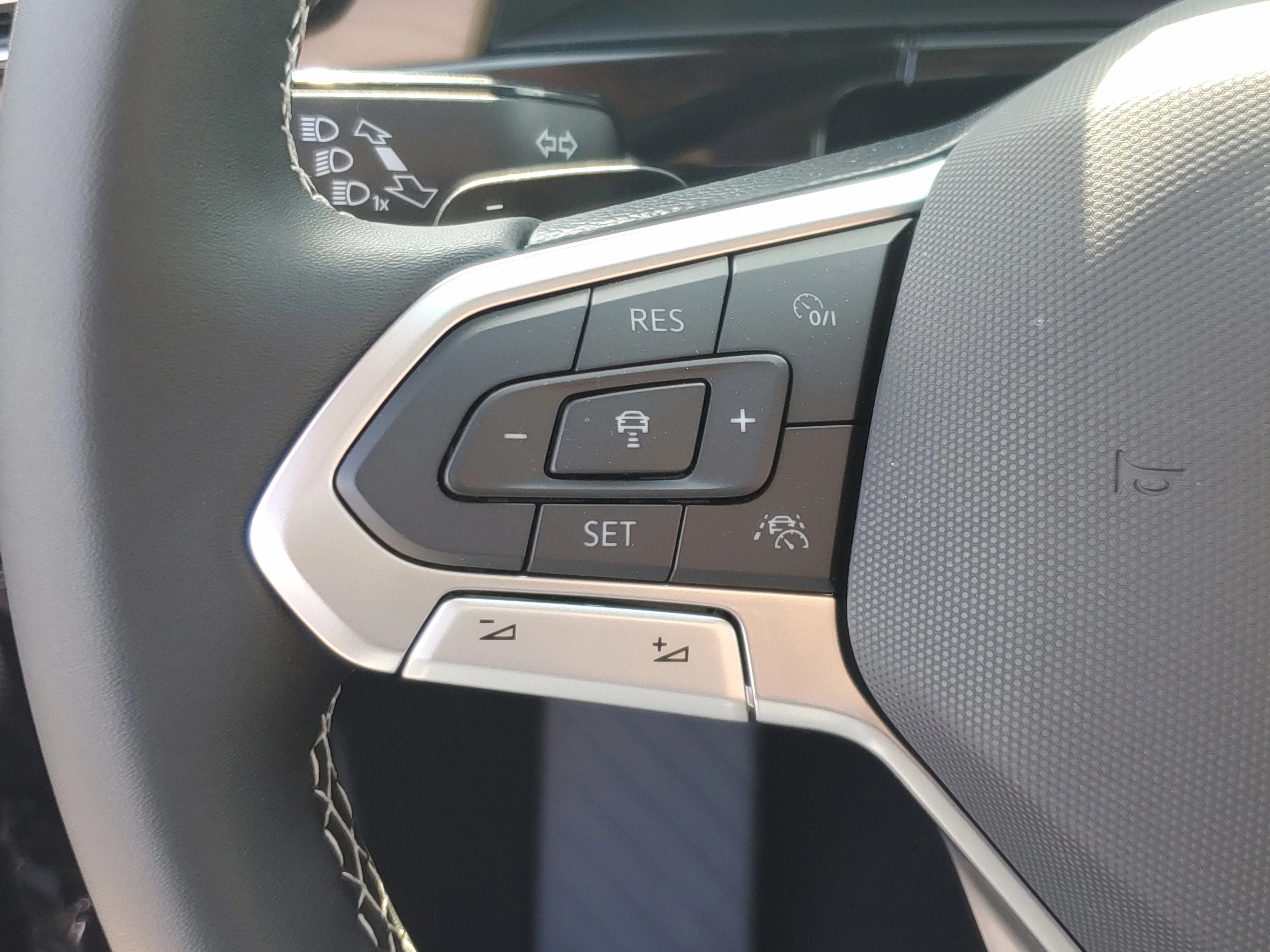 New 2026 Black Volkswagen 2.0T SE w/Technology image 24