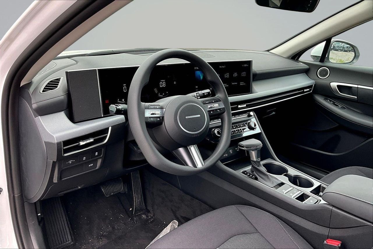 New 2026 White Hyundai SE image 26