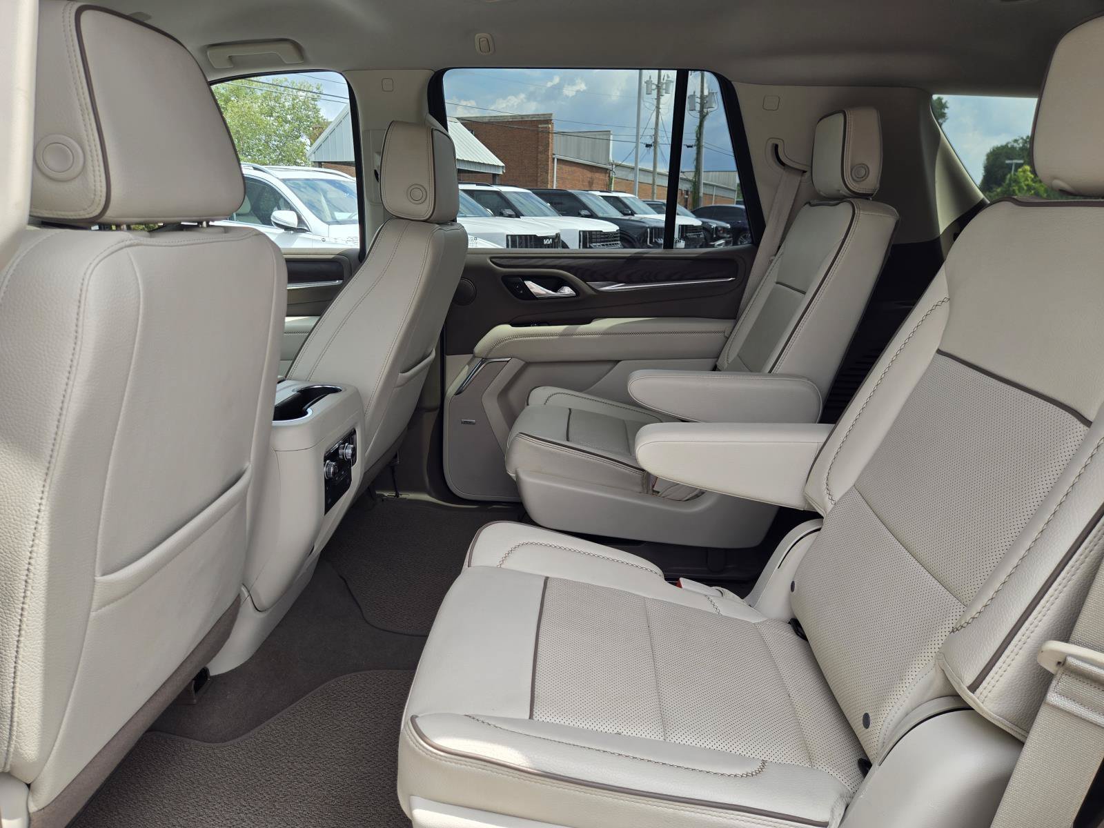 Used 2023 White GMC Denali image 15