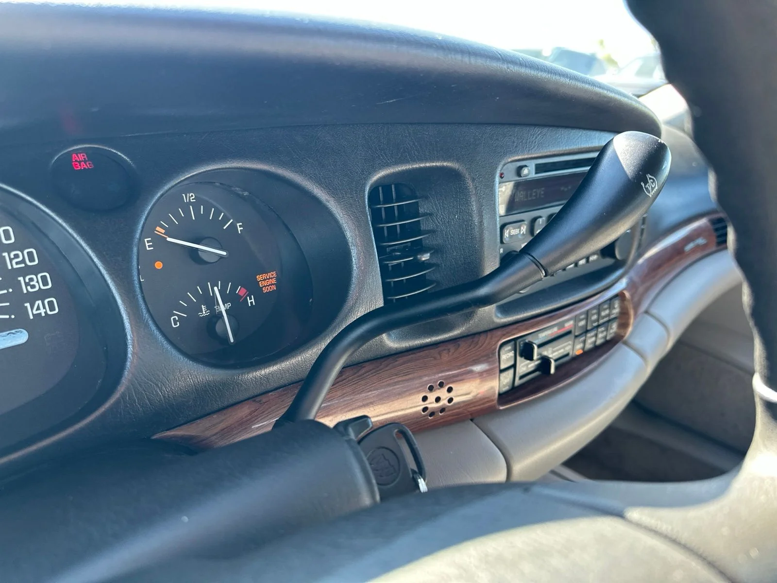Used 2005 White Buick Custom image 40