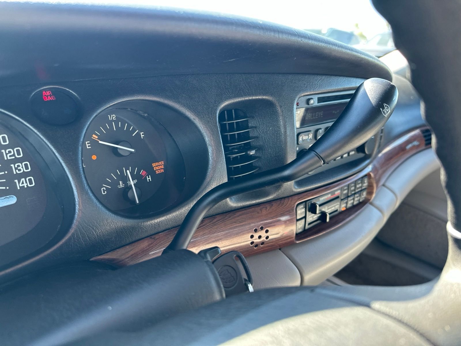 Used 2005 White Buick Custom image 40