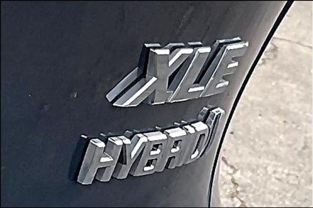 Certified Used 2022 COASTAL GRAY METALLI Toyota  image 9