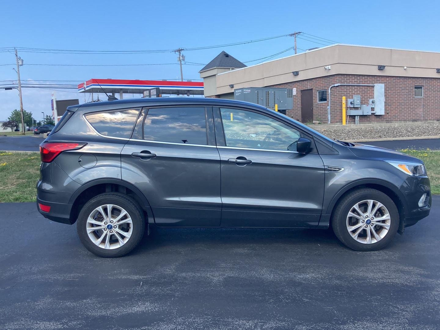 Used 2019 Magnetic Ford SE image 8
