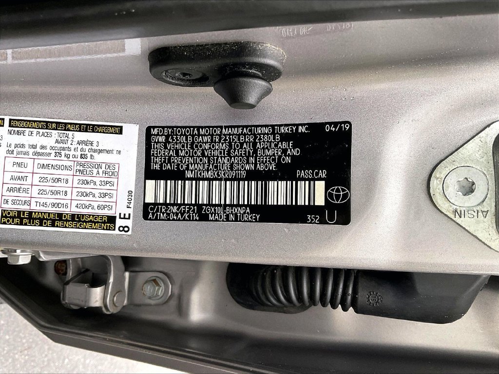 Used 2019 Silver Toyota XLE image 31