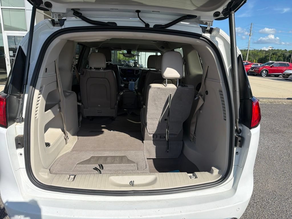 Used 2017 Bright White Clearcoat Chrysler Touring-L Plus image 10