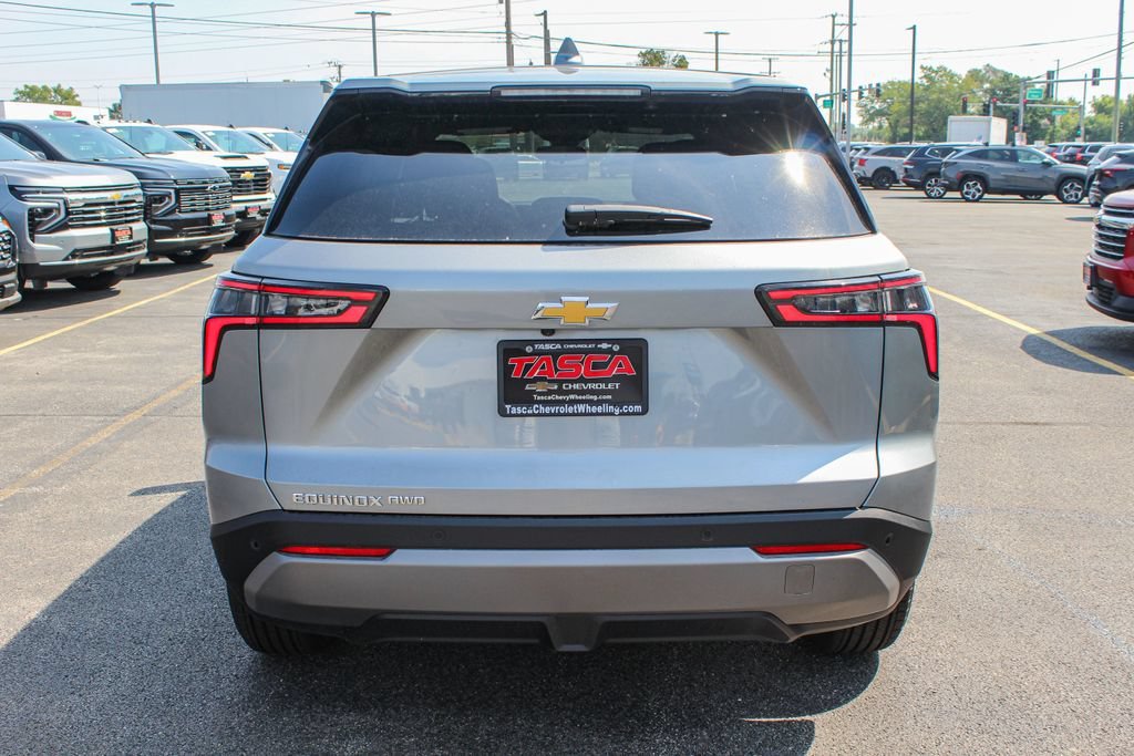 2027 Chevrolet Equinox LT - Photo 8