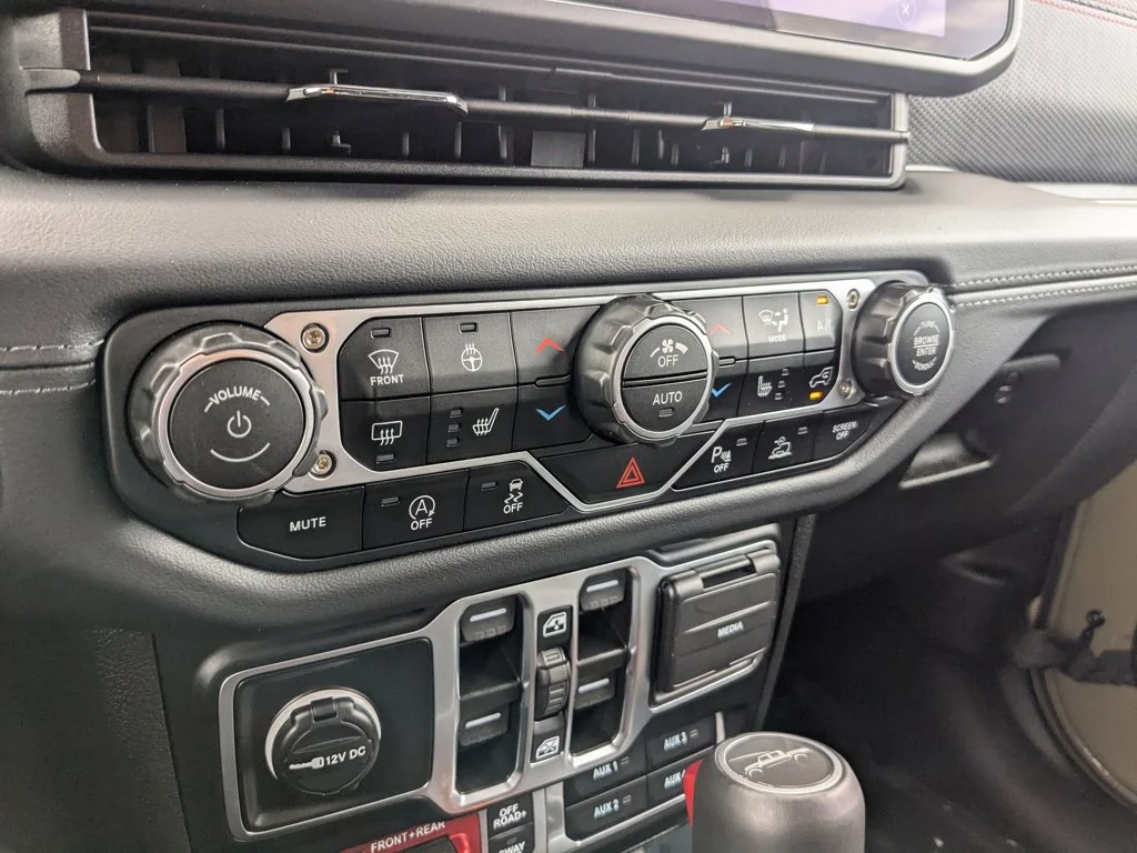 Used 2025 41 Jeep Rubicon X image 18