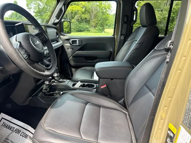 Used 2025  Jeep High Tide image 15