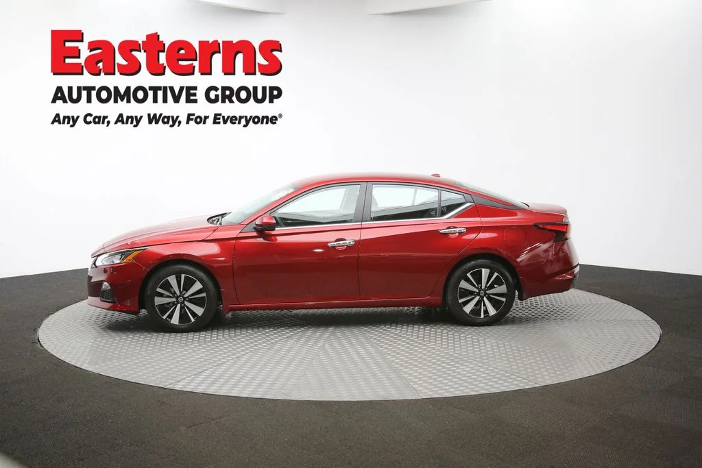 Used 2022 Red Nissan 2.5 SV image 56