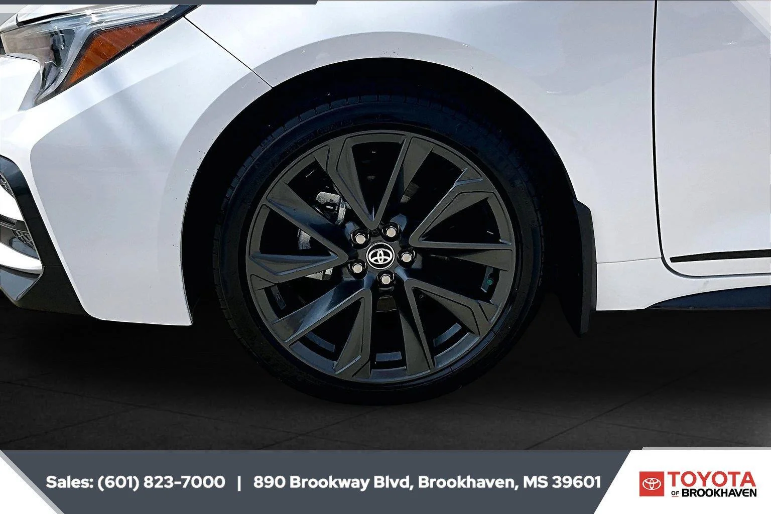 Used 2025 Ice Cap Toyota SE image 7