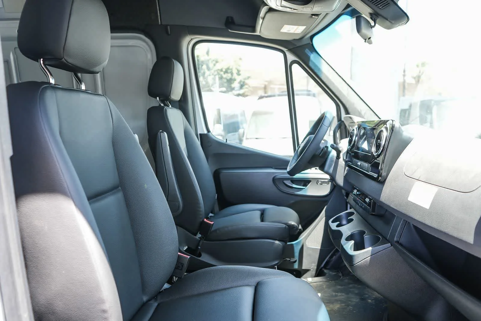 New 2025 Arctic+White Mercedes-Benz Cargo 144WB High Roof AWD 2.0L I4 Diesel Turbo HO image 19