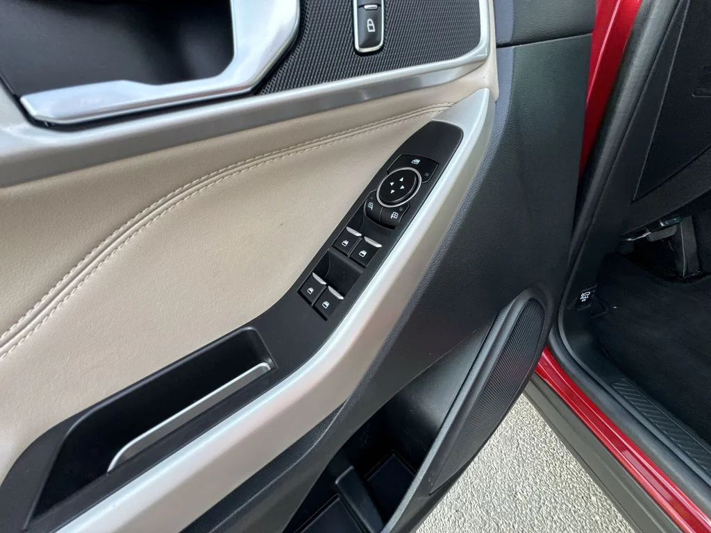 Used 2022 Red Ford XLT image 23