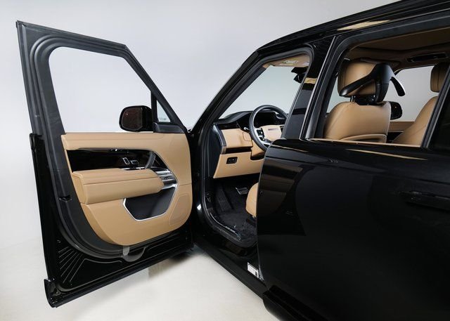 New 2026 Santorini Black Land Rover SE image 24