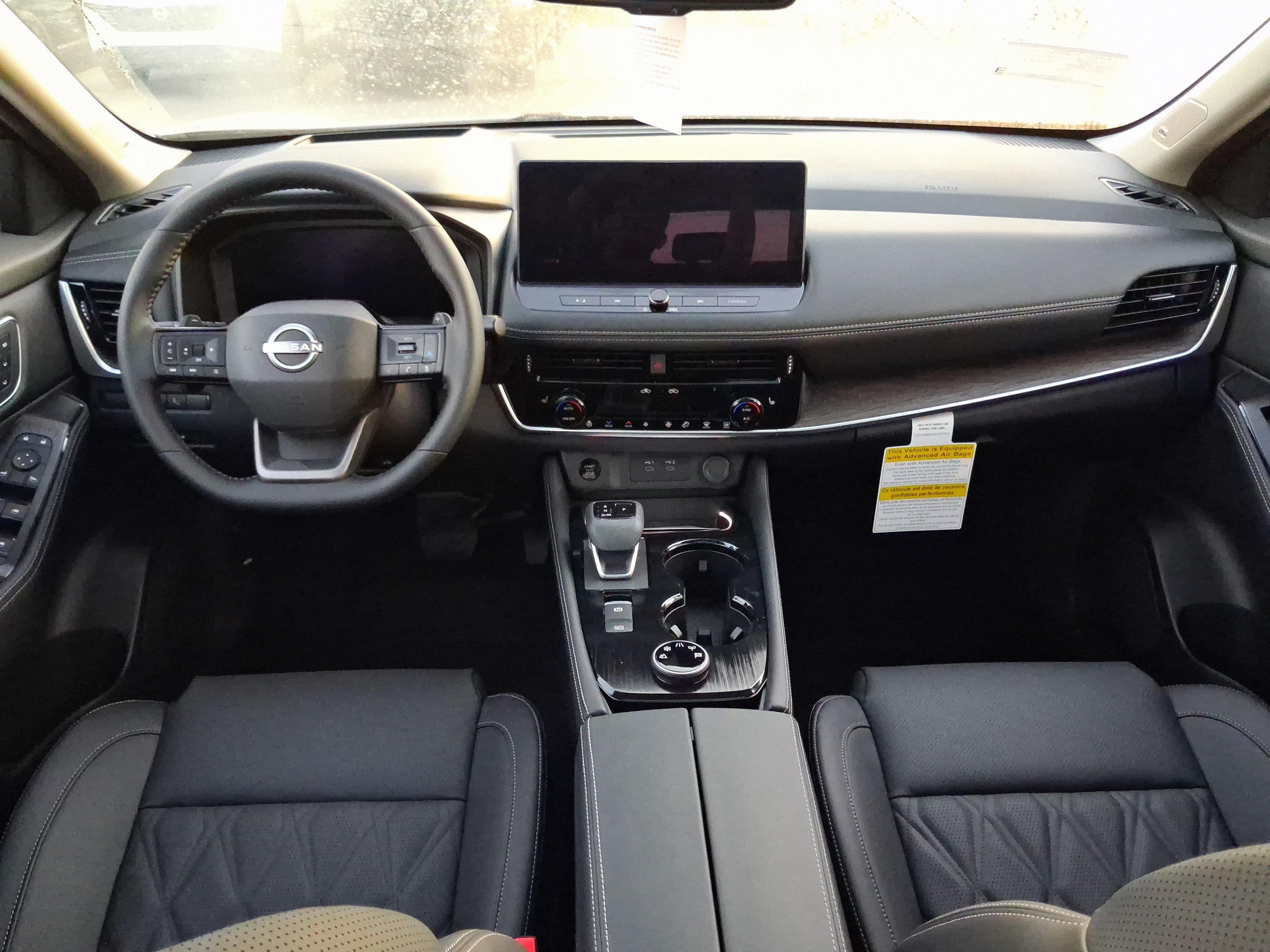 New 2026 Boulder Gray Pearl / Super Black Two-tone Nissan Platinum image 6