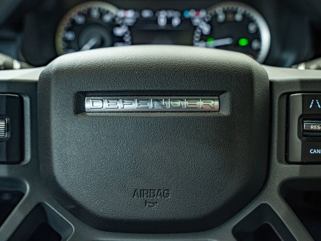 Used 2023 Fuji White Land Rover X-Dynamic SE image 23
