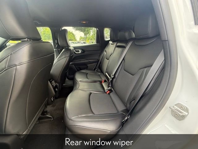 New 2026 Bright White Clear-Coat Exterior Paint Jeep Latitude image 21