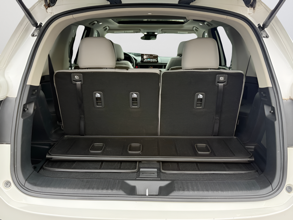 Used 2023 White Honda Touring image 36