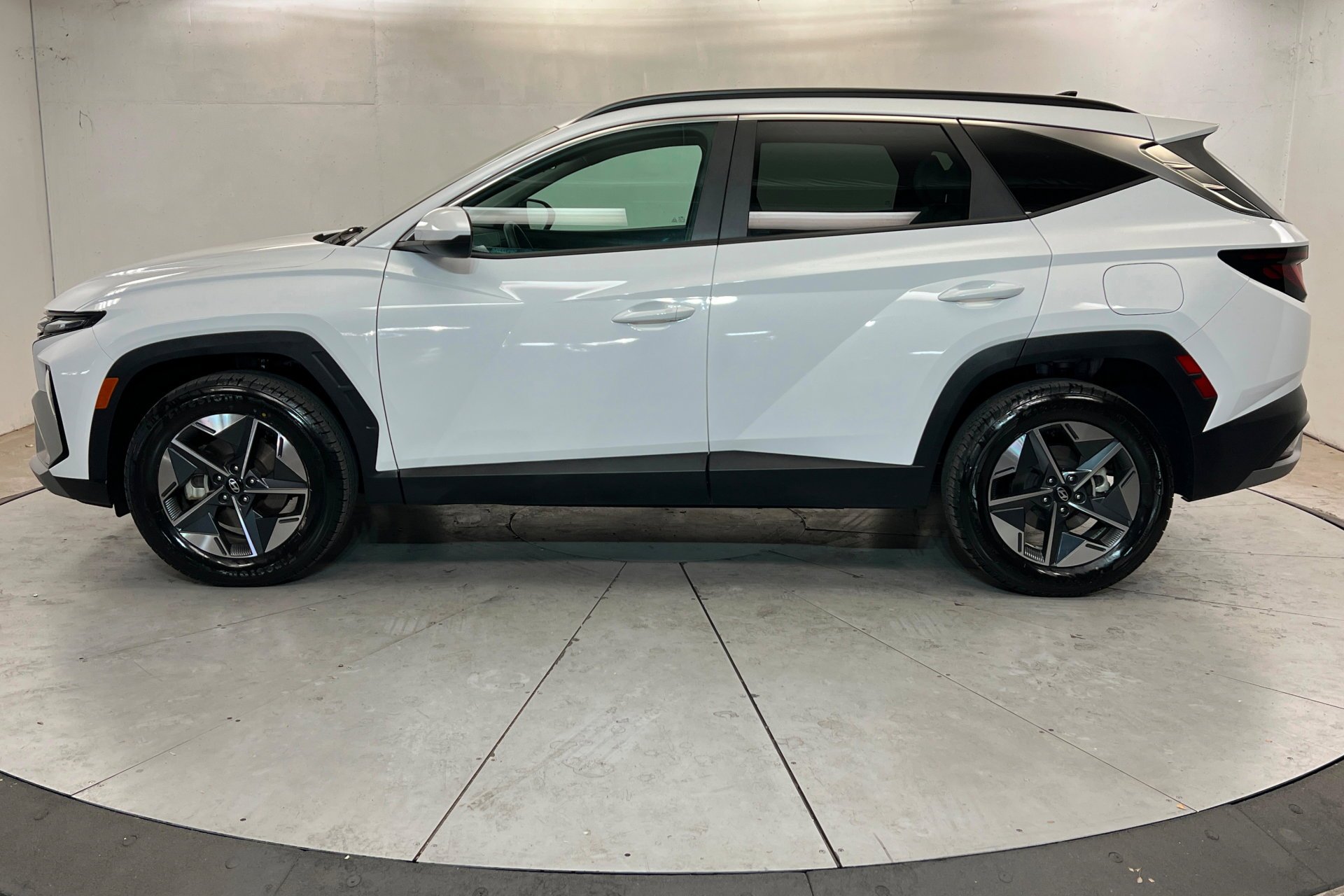 Used 2025 Serenity White Pearl Hyundai SEL image 2