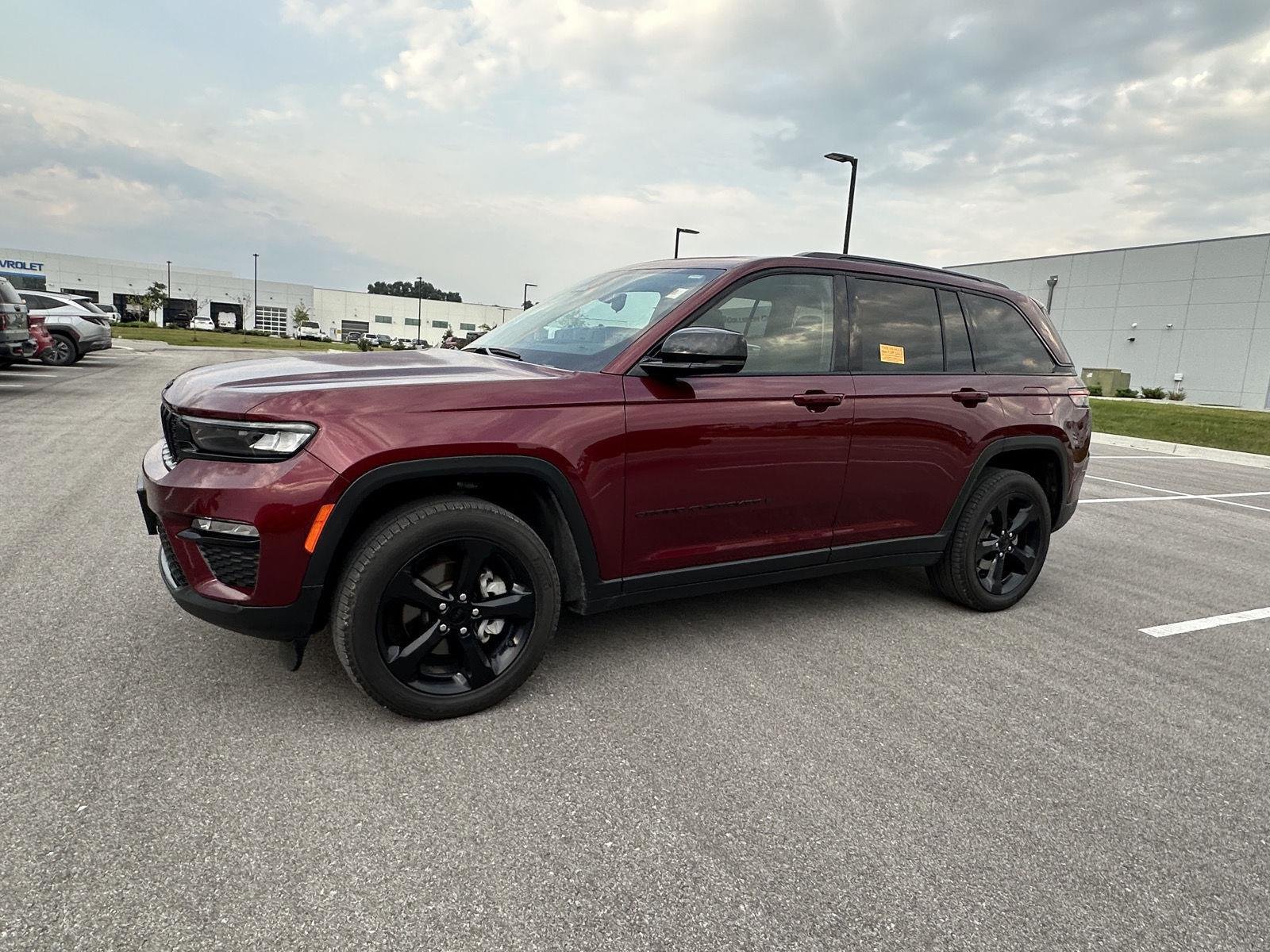 Used 2024 Velvet Red Pearlcoat Jeep Limited image 2