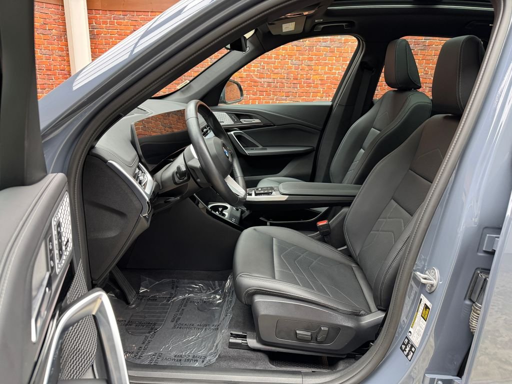 Certified Used 2025  BMW xDrive28i image 23