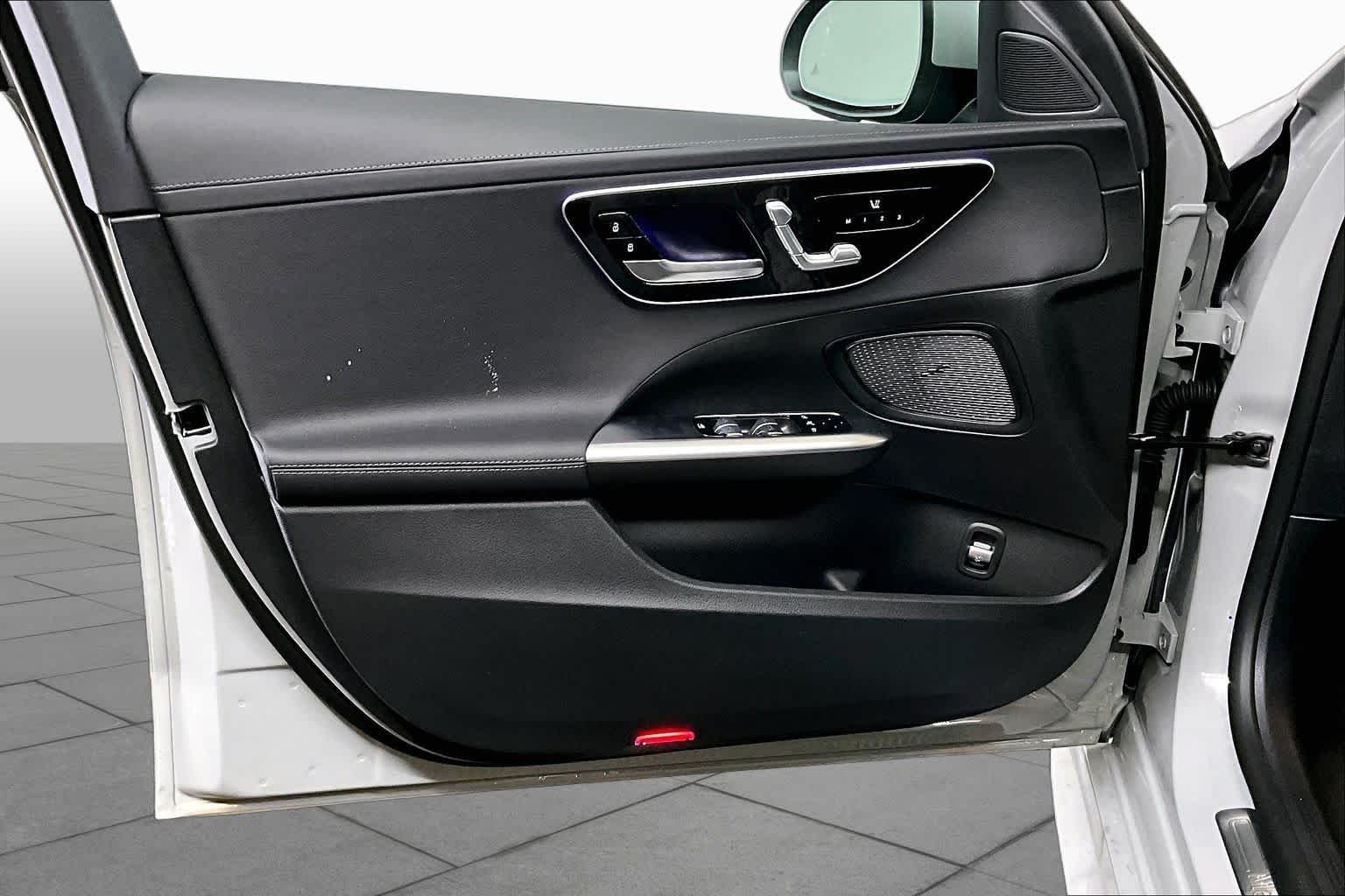 New 2026 MANUFAKTUR Alpine Grey Mercedes-Benz C 300 image 12