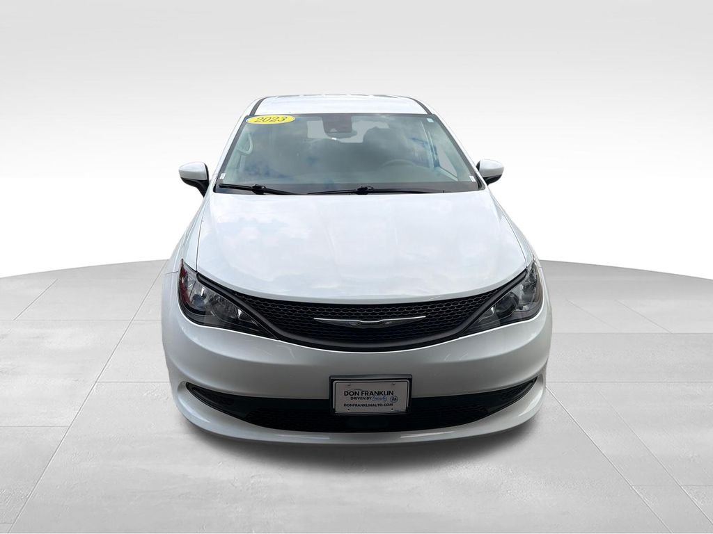 Used 2023 White Chrysler LX image 8