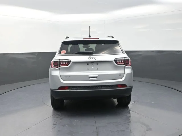 New 2026 Silver Zynith Metallic Clear-Coat Exterior Paint Jeep  image 8
