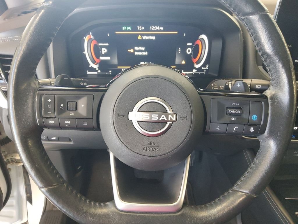 Used 2023 White Nissan Platinum image 9