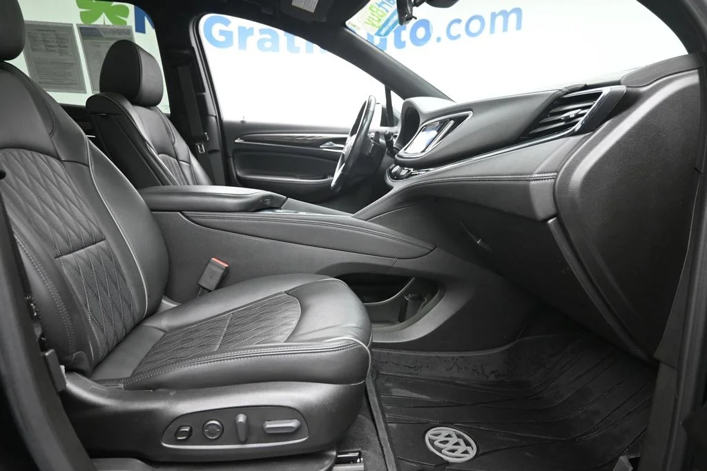 Used 2022 Black Buick Avenir image 9